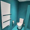Select XLS handdoekverwarming wit geïnstalleerd in moderne badkamer