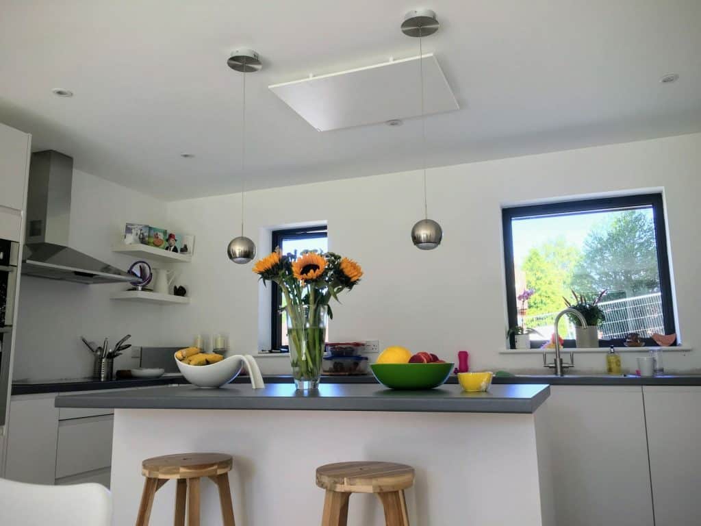 Inspireer het verwarmen van een keuken in een huis op zonne-energie