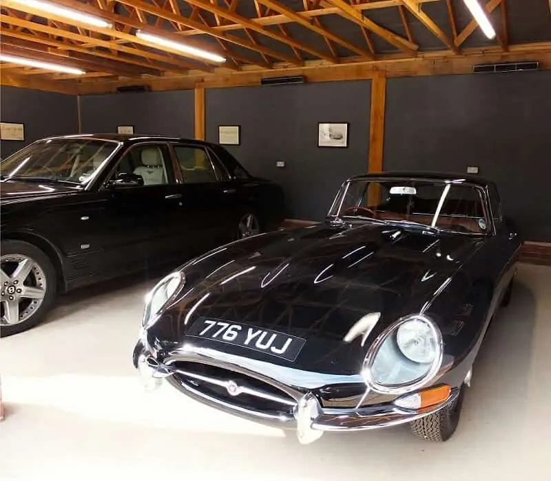 E Type Jaguar wordt verwarmd door Herschel Advantage