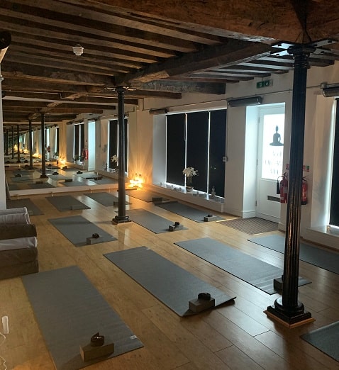 Hot yogastudio verwarmd door Herschel