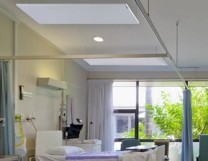 Selecteer XLS-infraroodpanelen die boven ziekenhuisbedden hangen