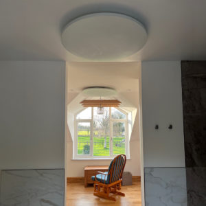 Select XLS Rond - Witte panelen aan het plafond bevestigd in woning