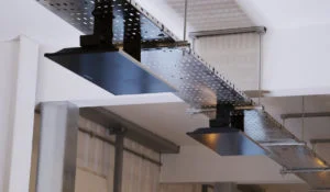 Krystal Zwart met draaibare beugels