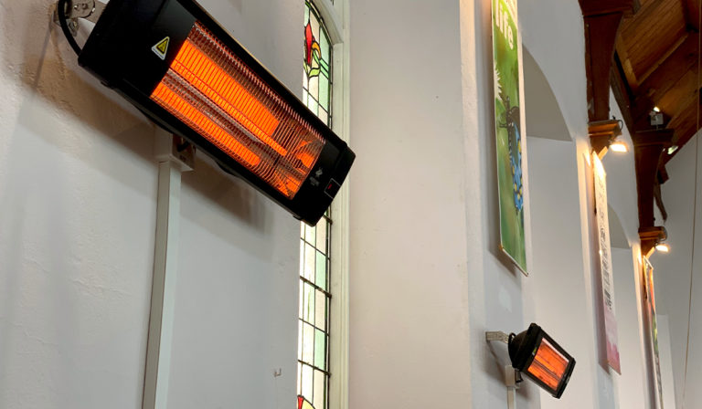 Het verwarmen van de gemeente in de evangelische kerk van Newquay