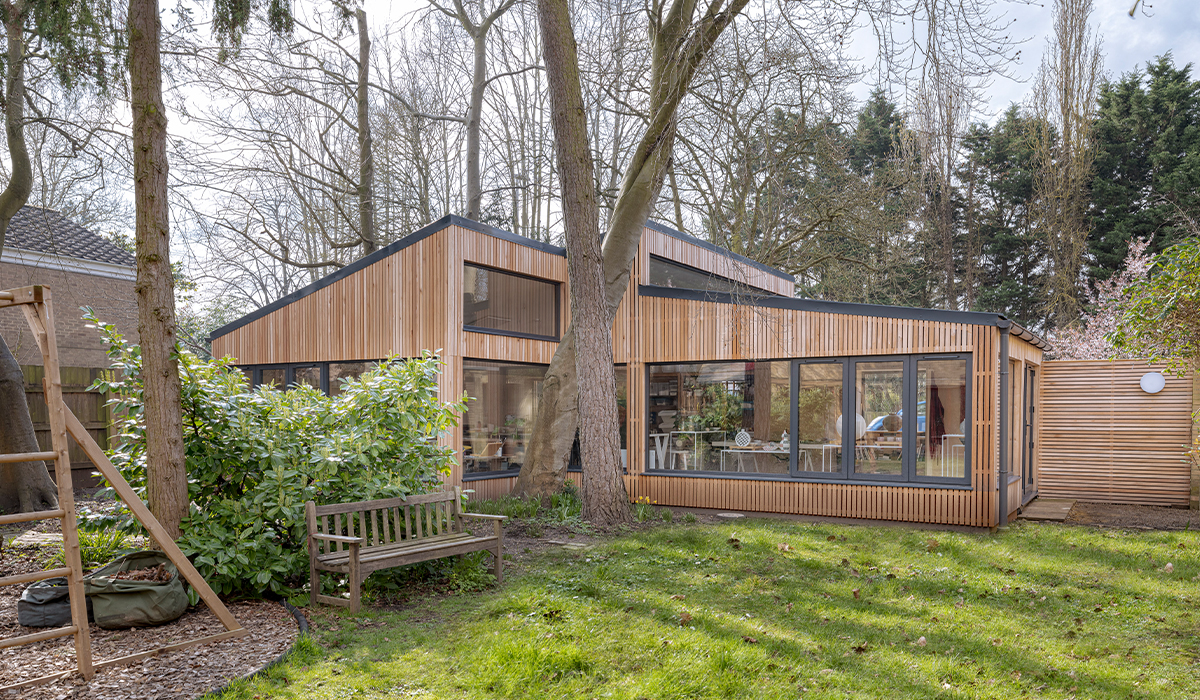 De keramiekstudio van Okopod wordt duurzaam verwarmd door Herschel infrarood.