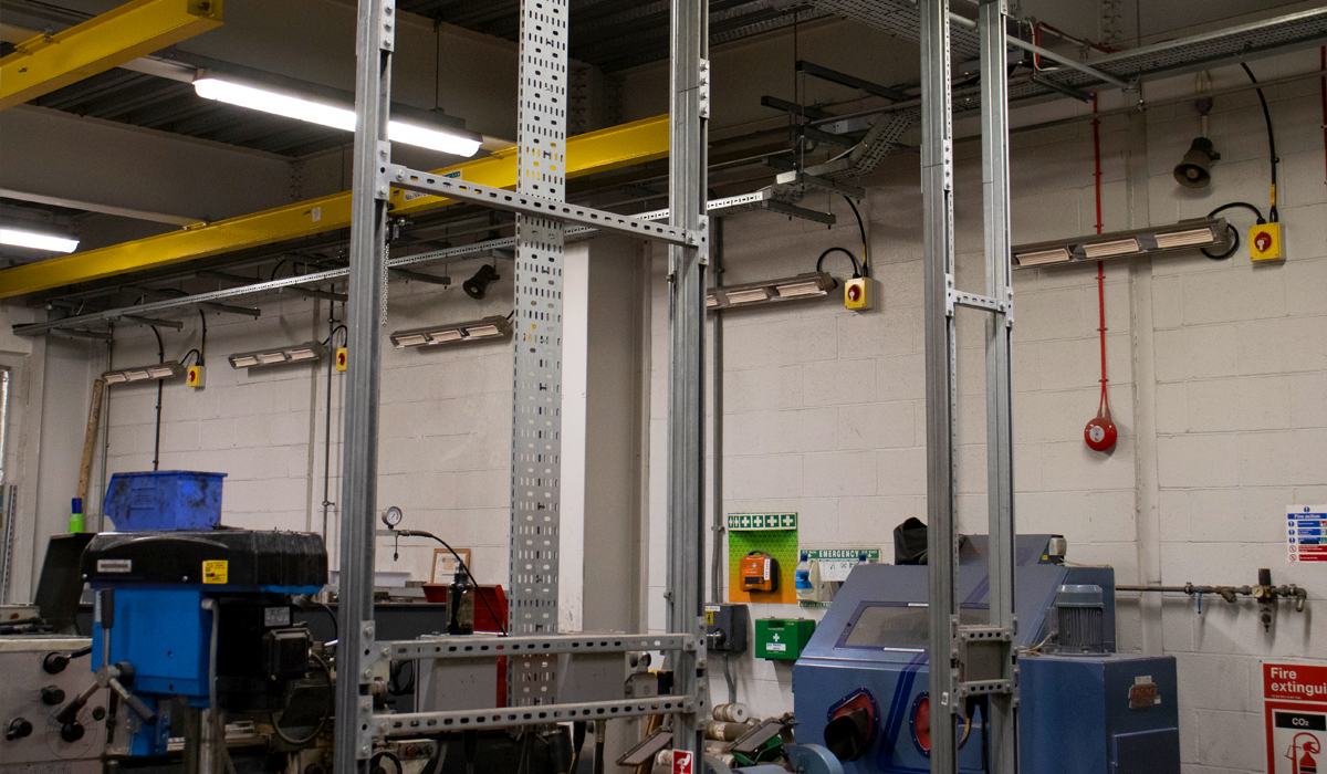 Herschel Infrared Advantage-verwarmers zijn gekozen om de werkplekken van warmte te voorzien.