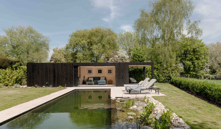 Elegant poolhuis verwarmd door Herschel