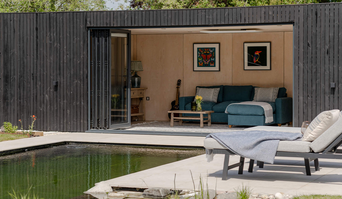 Infrarood verwarmingspanelen verwarmen een poolhouse