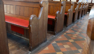 CoolTouch-verwarming voor kerkbanken